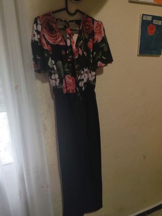 Mono floral con pantalón negro