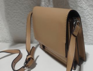 Bolso pequeño Stradivarius beige