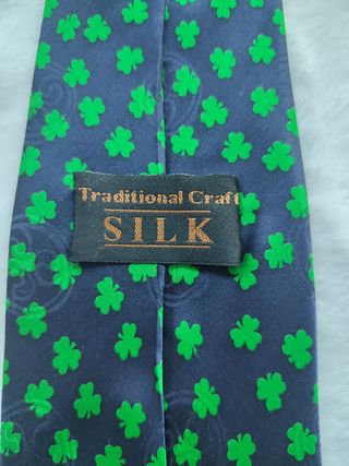 Corbata SILK azul y verde con tréboles