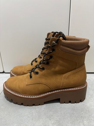 Botas estilo montaña color mostaza talla 37