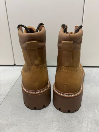 Botas estilo montaña color mostaza talla 37