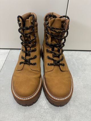 Botas estilo montaña color mostaza talla 37