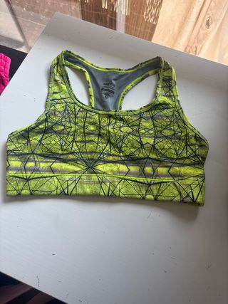 Top deportivo Nike Pro amarillo
