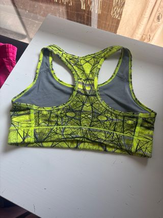 Top deportivo Nike Pro amarillo