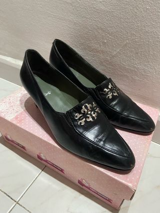 Zapatos de tacón negros