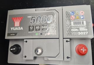 Batería seminueva Yuasa YBX 5027 65 Ah 640 A