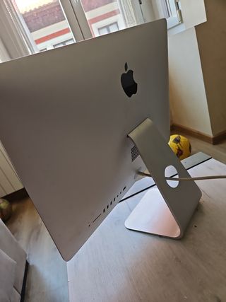 Apple iMac 21.5 8GB RAM 2.7GHz