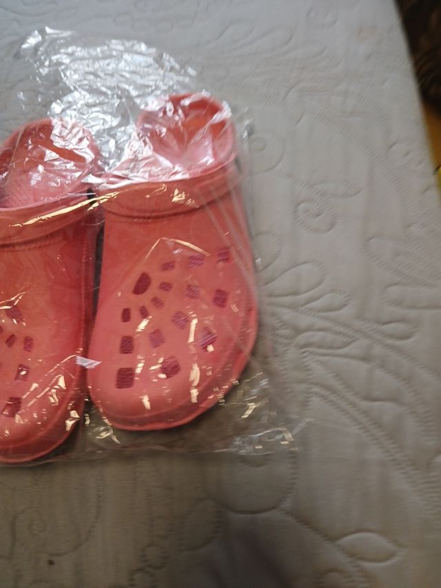 Zuecos rosas con corazones N 42
