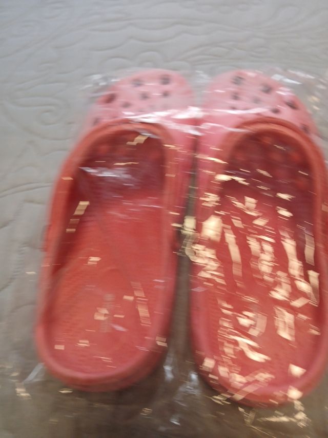 Zuecos rosas con corazones N 42
