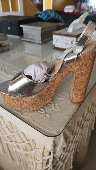 Sandalias de tacón plateadas
