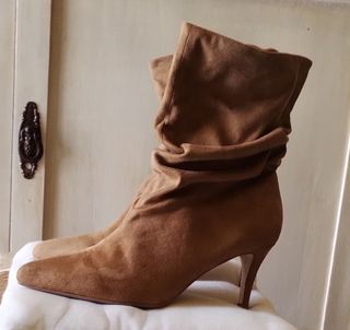 Botines de media pierna con tacón