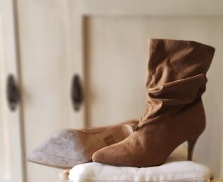 Botines de media pierna con tacón
