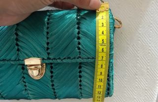 Pochette fatta a mano raso oro e verde