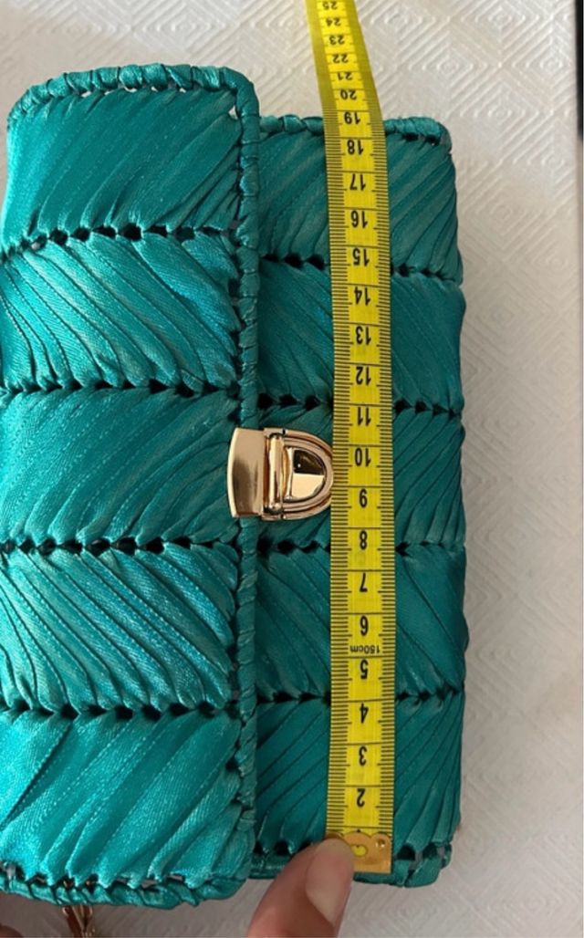 Pochette fatta a mano raso oro e verde