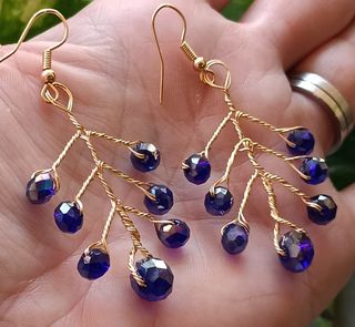 Pendientes de cristal azul hechos a mano