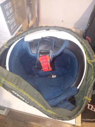 Casco de moto blanco