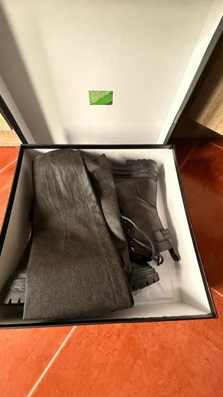 Botas de piel negras