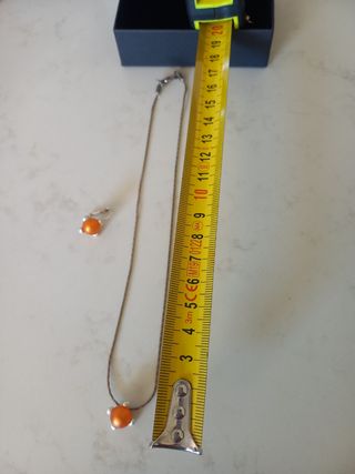 Cadena de plata con colgante  y pendientes.