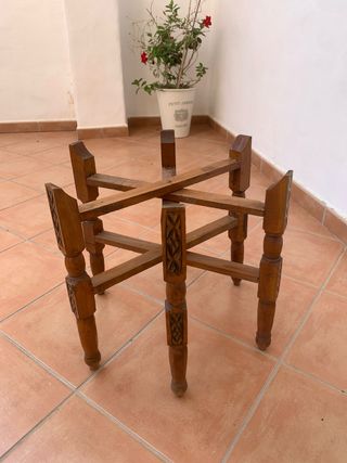 Mesa de té tallada a mano