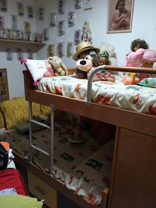 Literas de madera maciza con colchones