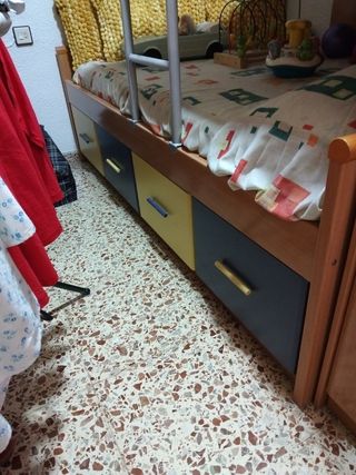 Literas de madera maciza con colchones