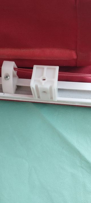 Estor enrollable rojo de tela