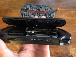PSP Street con memory card, cargador y funda.