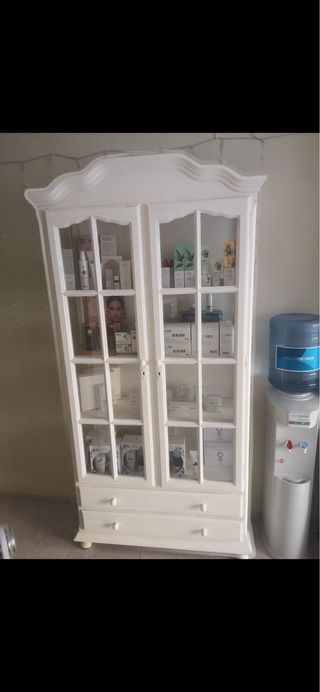 Mueble Vitrina Madera y Cristal