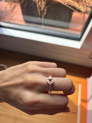 Anillo círculo brillantes 