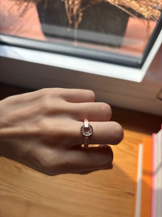 Anillo círculo brillantes 