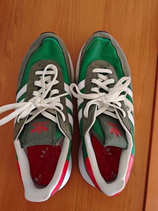 Zapatillas Adidas casuales verdes y blancas