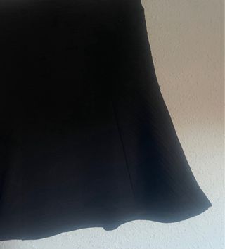 Falda negra con textura