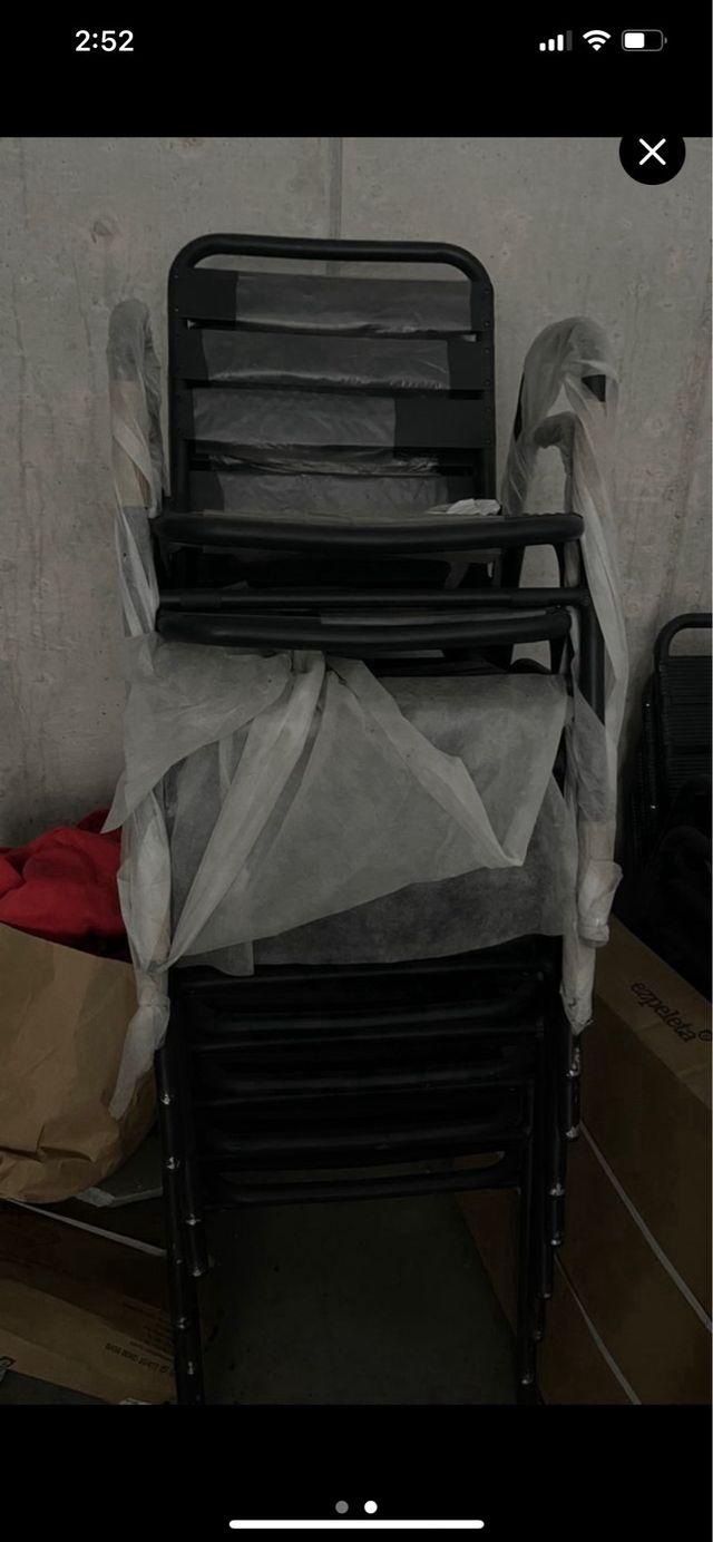 Silla de metal negra