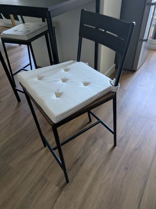 Mesa alta IKEA SANDSBERG con 2 taburetes