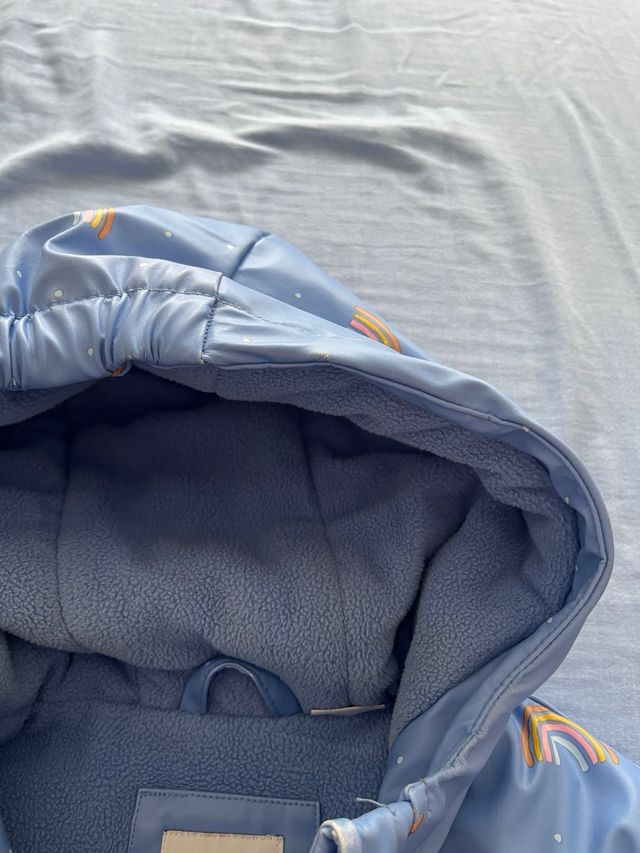 Chaqueta niña azul con arcoíris