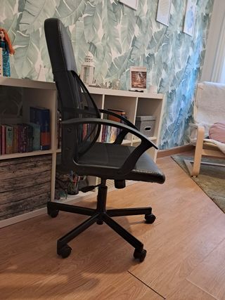 Silla de oficina ergonómica negra