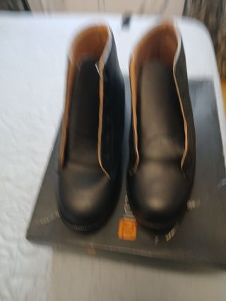 Botas de piel. Son de ortopédia nuevos. N42 