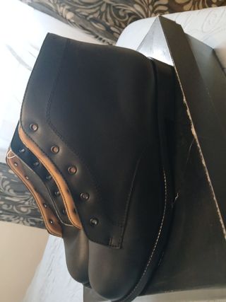 Botas de piel. Son de ortopédia nuevos. N42 
