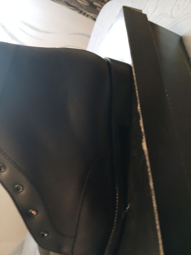 Botas de piel. Son de ortopédia nuevos. N42 