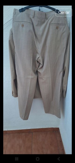 Traje beige