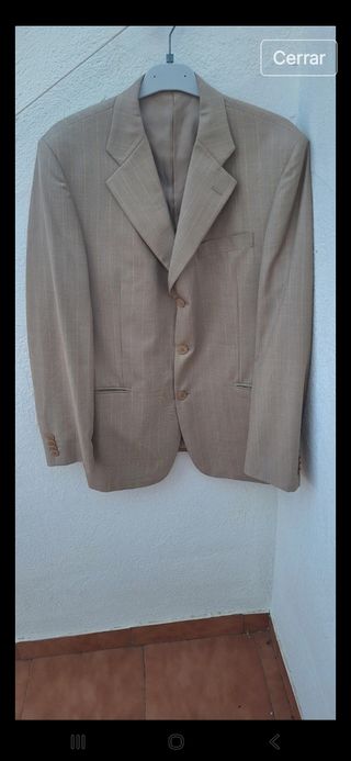 Traje beige