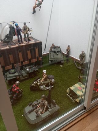 Geyperman Vehículos y Figuras Militares