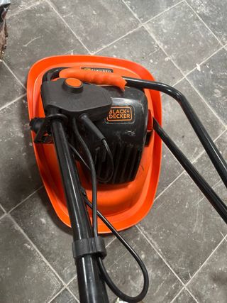 Cortadora de césped eléctrica BlackDecker BEMWH551