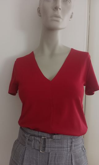 Camiseta Roja V-Neck Manga Corta