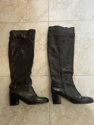 Botas altas de piel negras