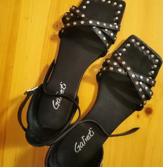 Sandali bassi in vera pelle con borchie - 37