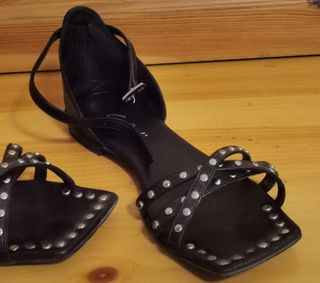 Sandali bassi in vera pelle con borchie - 37