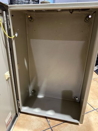 Armario metálico para instalaciones