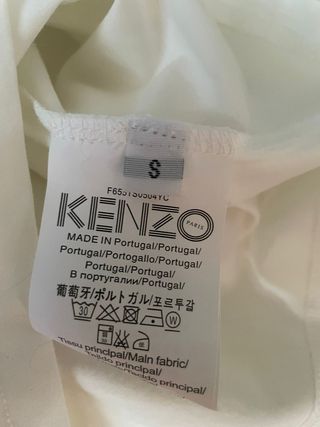Camiseta blanca con diseño 