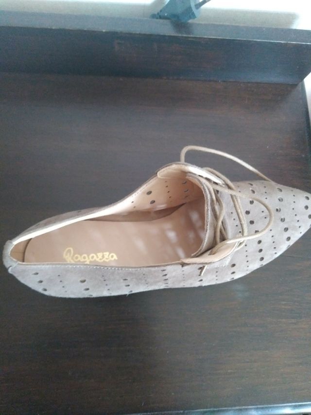 Zapatos de ante con cordones perforaciones en piel